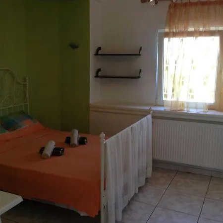 House With Garden *