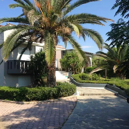 Villa House With Garden *