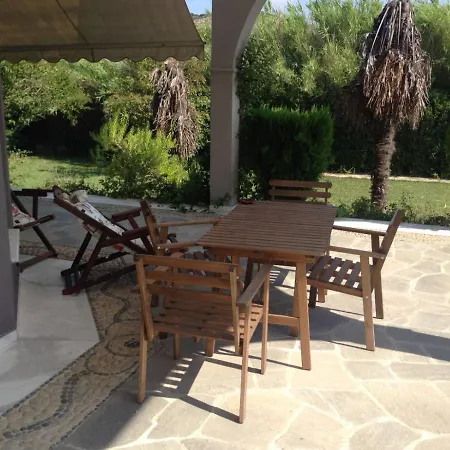 House With Garden *
